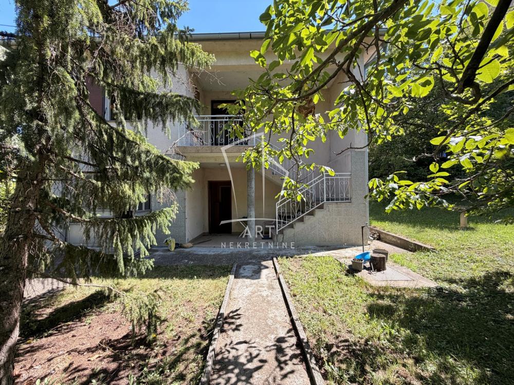 Slika 1 - Slavka Manojlovića,  Kuća na prodaju, 231m2, 195.000€
