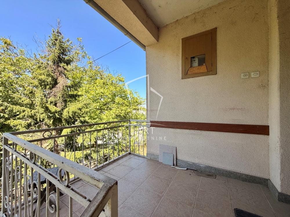Slika 2 - Slavka Manojlovića,  Kuća na prodaju, 231m2, 195.000€