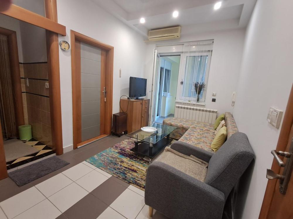 Glavna slika -Jednosoban stan za izdavanje, 34m2, 300€
