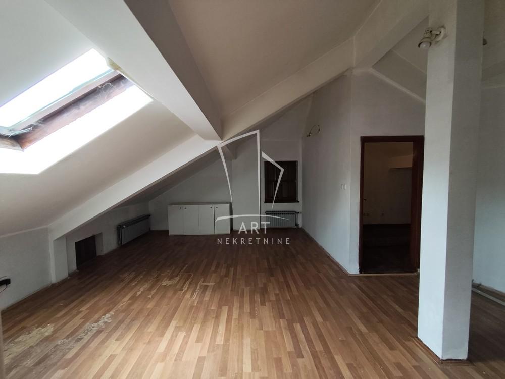 Slika 1 - Južni Bulevar, Kuća za izdavanje, 167m2, 1.000€