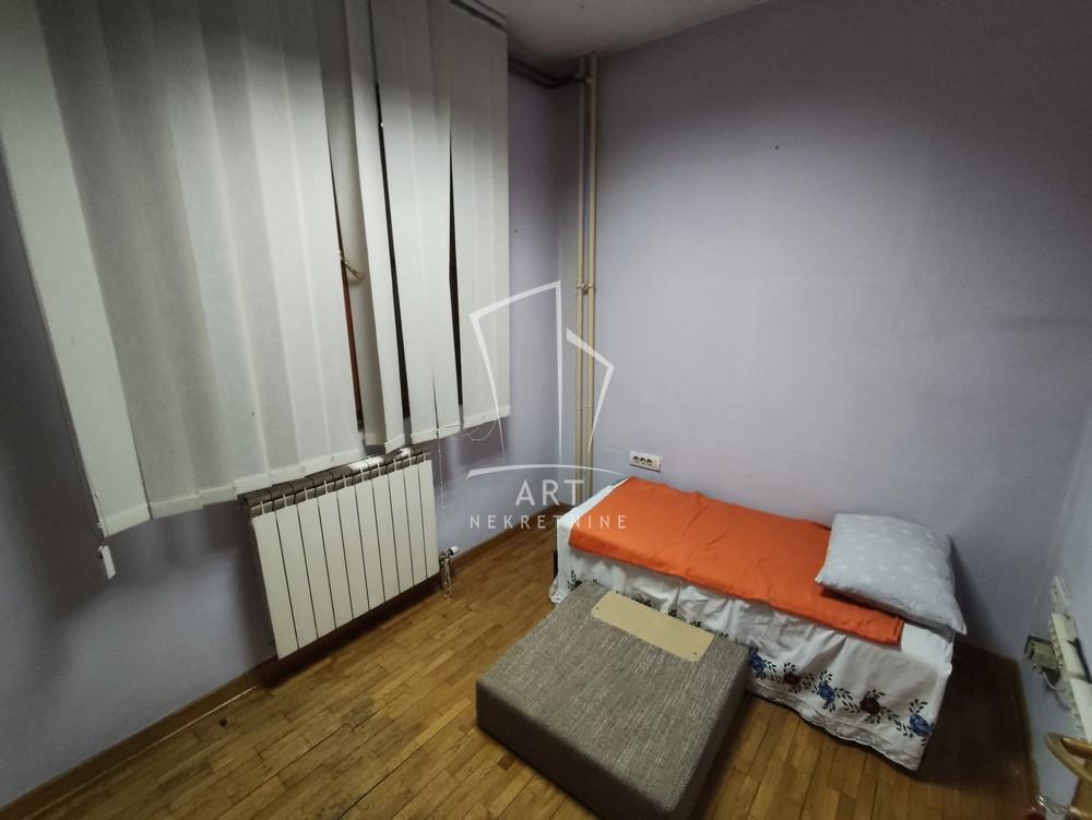 Slika 3 - Južni Bulevar, Kuća za izdavanje, 167m2, 1.000€
