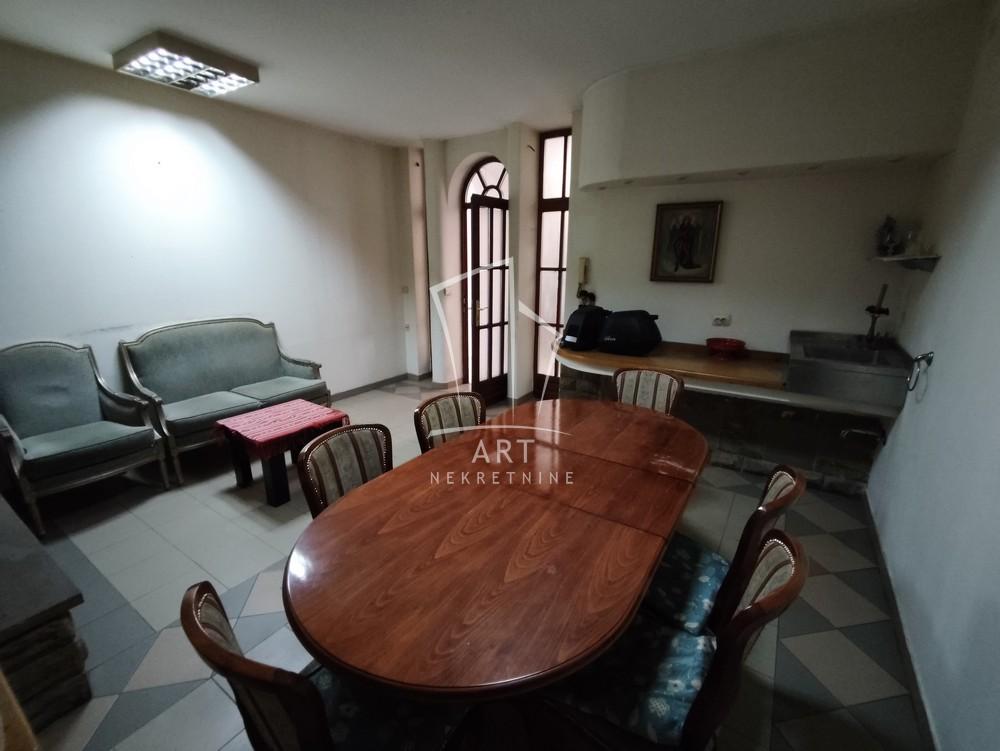 Slika 6 - Južni Bulevar, Kuća za izdavanje, 167m2, 1.000€