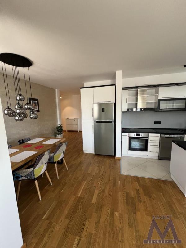Slika 6 - Četvorosoban stan za izdavanje, 850€
