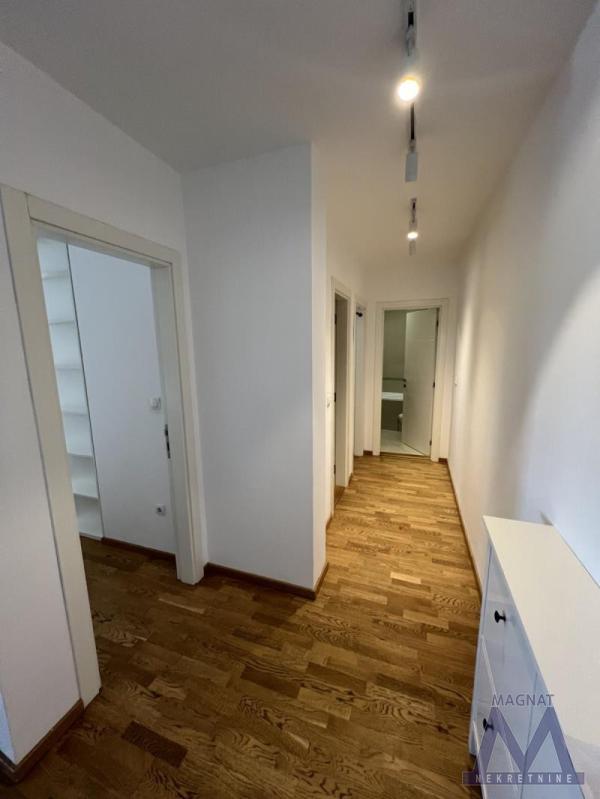 Slika 10 - Četvorosoban stan za izdavanje, 850€