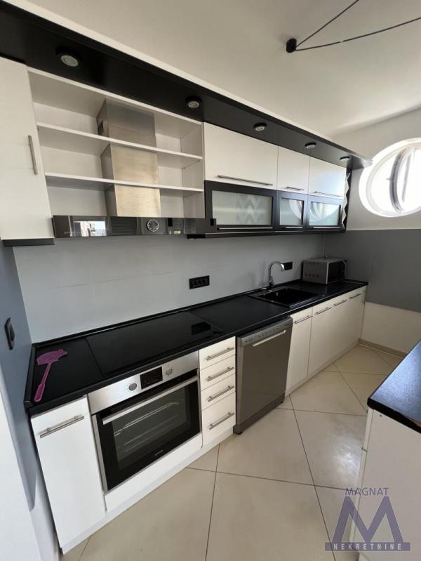 Slika 4 - Četvorosoban stan za izdavanje, 850€