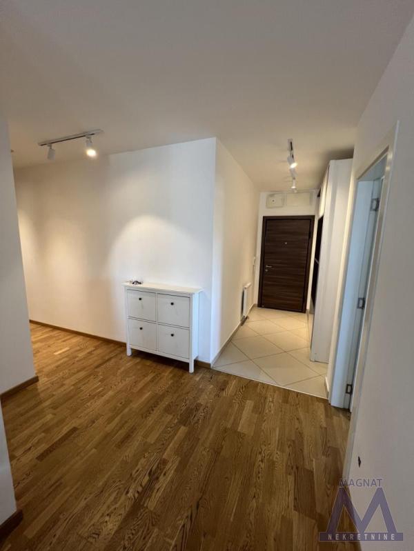 Slika 9 - Četvorosoban stan za izdavanje, 850€