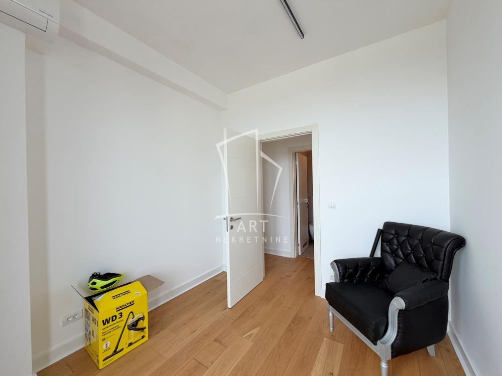 Slika 8 - Bulevar heroja sa Košara, Četvorosoban stan na prodaju, 119m2, 530.000€