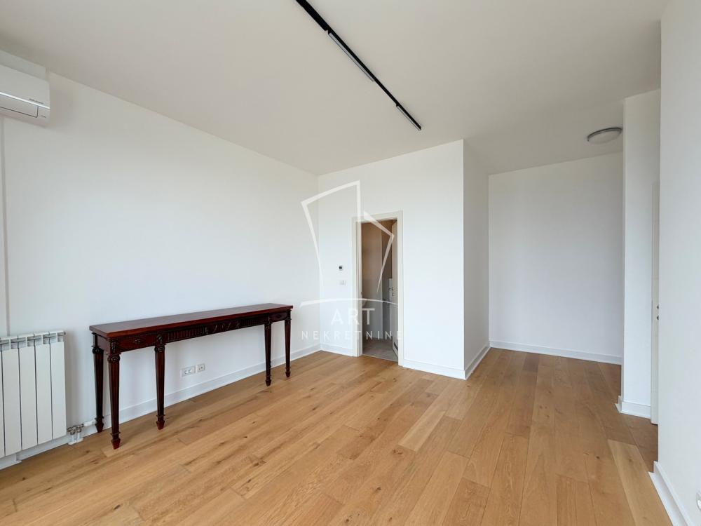 Slika 3 - Bulevar heroja sa Košara, Četvorosoban stan na prodaju, 119m2, 530.000€