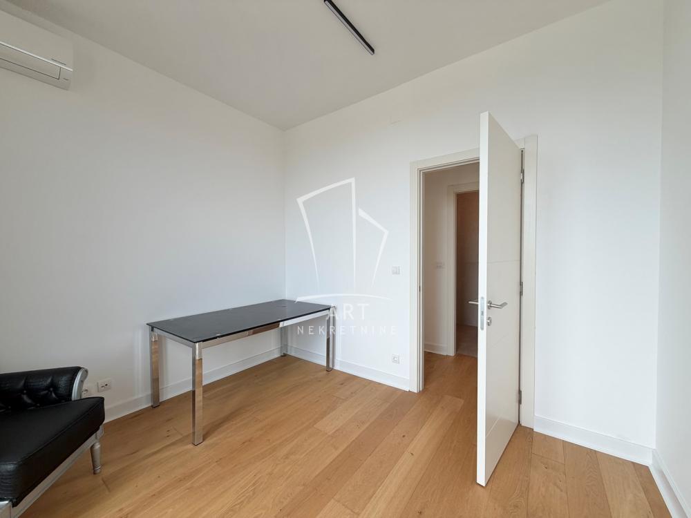 Slika 4 - Bulevar heroja sa Košara, Četvorosoban stan na prodaju, 119m2, 530.000€