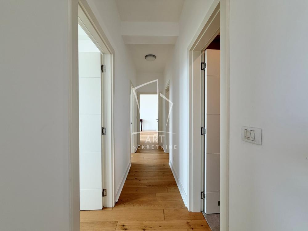 Slika 5 - Bulevar heroja sa Košara, Četvorosoban stan na prodaju, 119m2, 530.000€
