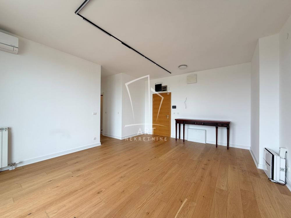Slika 6 - Bulevar heroja sa Košara, Četvorosoban stan na prodaju, 119m2, 530.000€