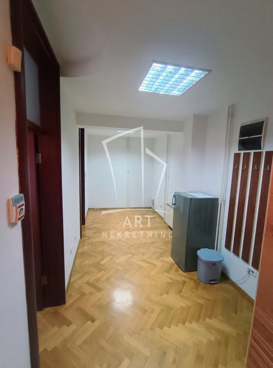 Slika 1 - Cara Nikolaja II,  Lokal za izdavanje, 58m2, 700€
