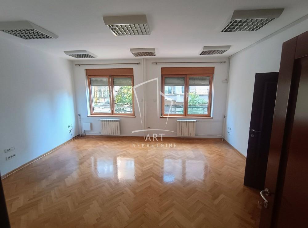 Slika 2 - Cara Nikolaja II,  Lokal za izdavanje, 58m2, 700€