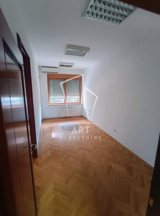 Slika 3 - Cara Nikolaja II,  Lokal za izdavanje, 58m2, 700€
