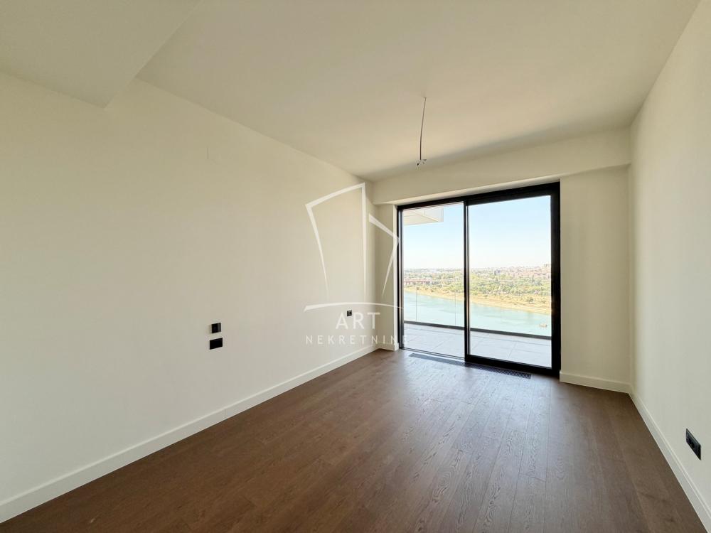 Slika 2 - Hercegovačka, Četvorosoban stan na prodaju, 150m2, 969.000€