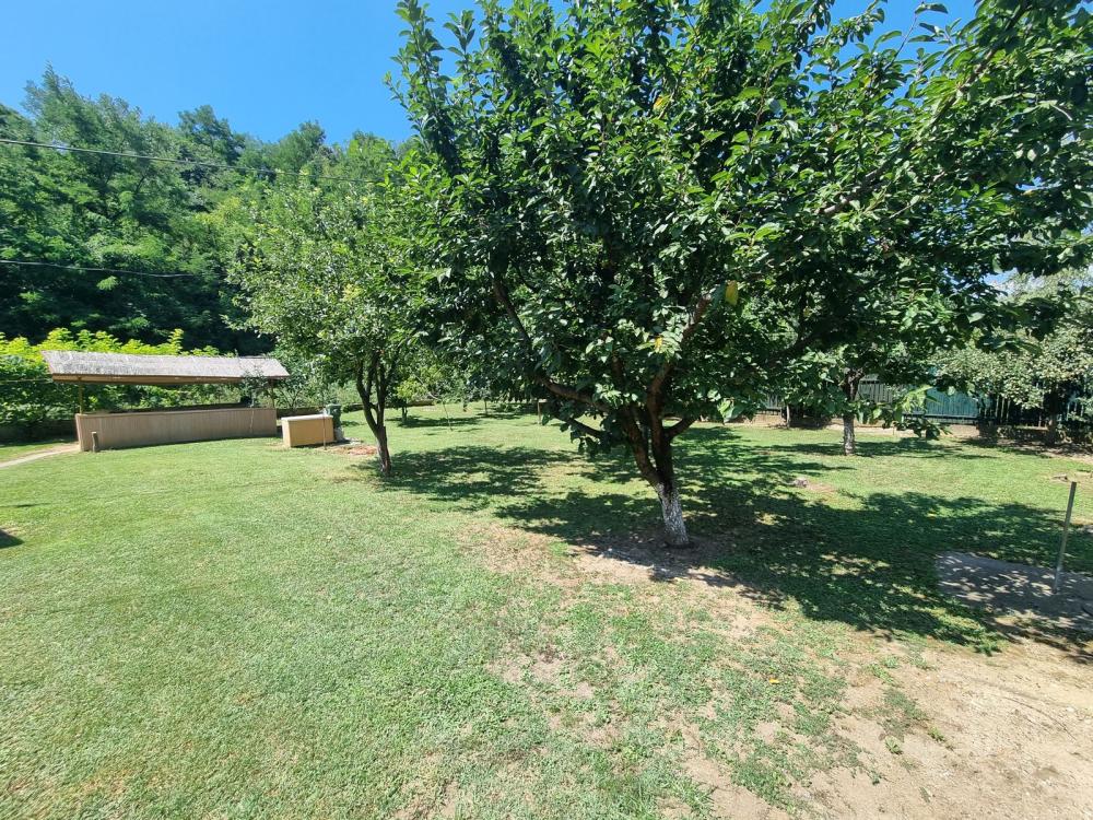 Slika 2 -  Plac na prodaju, Ledinci, 98.670€