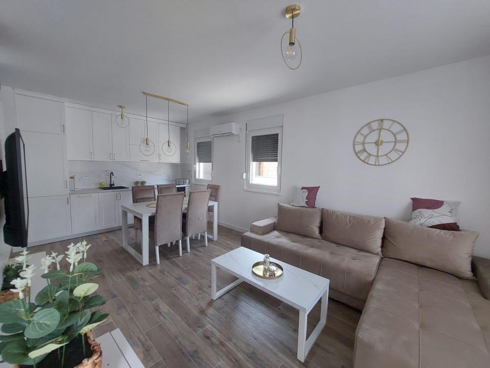 Glavna slika -Trosoban stan za izdavanje, 55m2, 900€