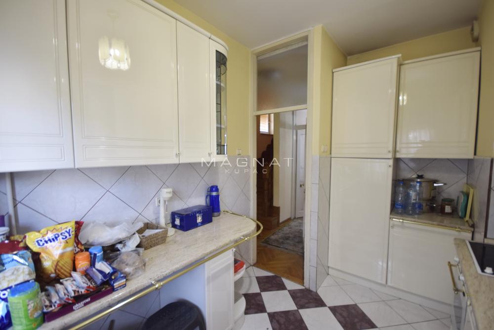 Slika 5 - Milovana Jankovića,  Kuća na prodaju, 225m2, 430.000€