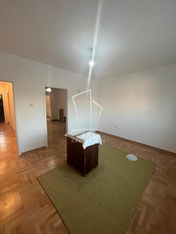 Slika 1 - Cara Romanova, Trosoban stan za izdavanje, 85m2, 550€