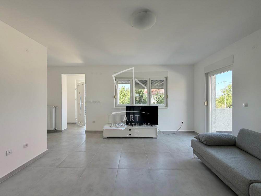 Slika 1 - Maje Dimitrijević,  Kuća za izdavanje, 106m2, 1.500€