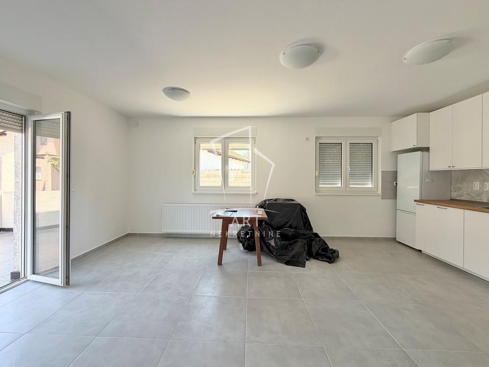 Slika 3 - Maje Dimitrijević,  Kuća za izdavanje, 106m2, 1.500€