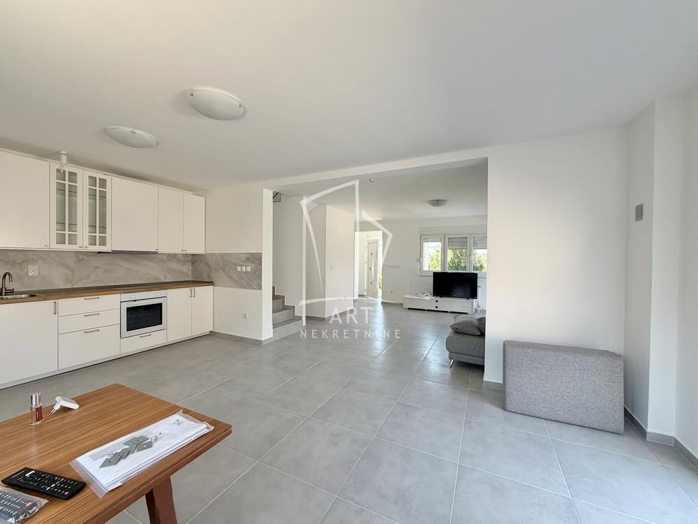 Slika 5 - Maje Dimitrijević,  Kuća za izdavanje, 106m2, 1.500€