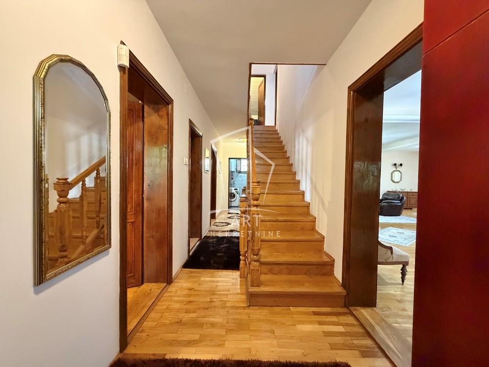 Slika 11 - Diane Budisavljević,  Kuća za izdavanje, 300m2, 2.300€