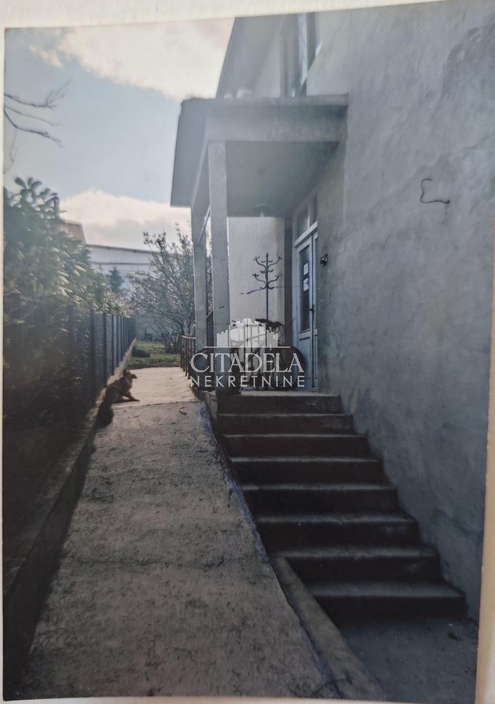 Slika 1 - Pavla Nikolića, Trosoban stan na prodaju, 67m2, 99.000€