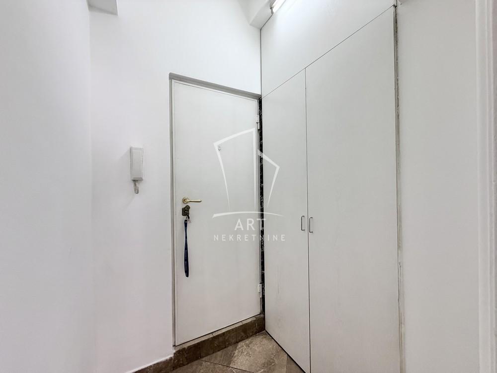 Slika 10 - Kneza Miloša,  Lokal na prodaju, 36m2, 155.500€