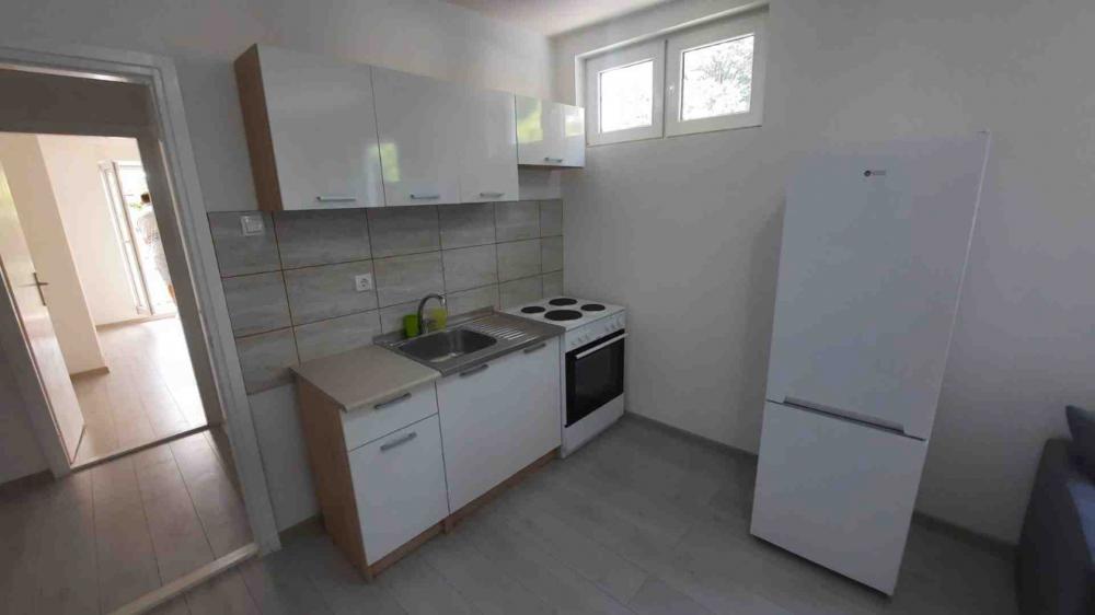 Slika 2 - Petra Jovovića, Dvoiposoban stan za izdavanje, 48m2, 450€