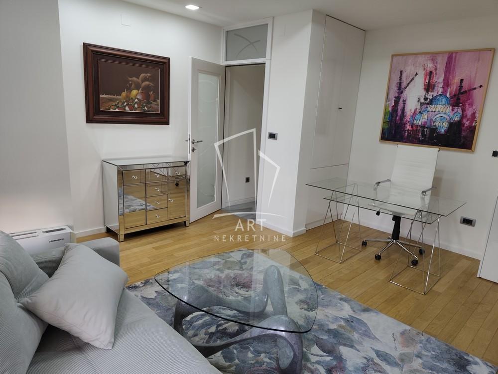 Slika 1 - Sloga, Petosoban stan za izdavanje, 76m2, 1.200€