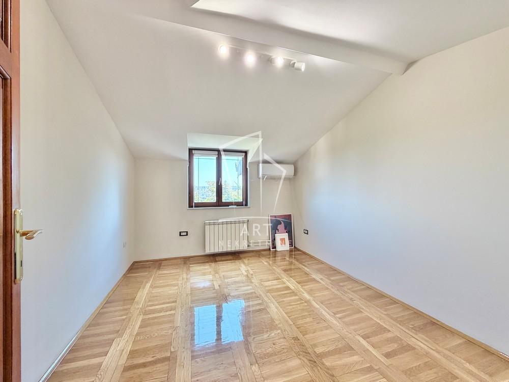 Slika 3 - Ružićeva, Petosoban stan za izdavanje, 197m2, 1.800€