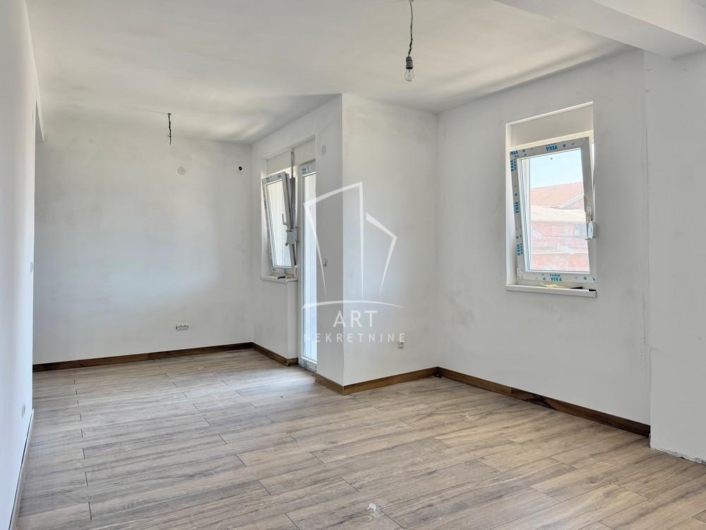 Slika 2 - Milana Rakića, Troiposoban stan na prodaju, 70m2, 140.000€