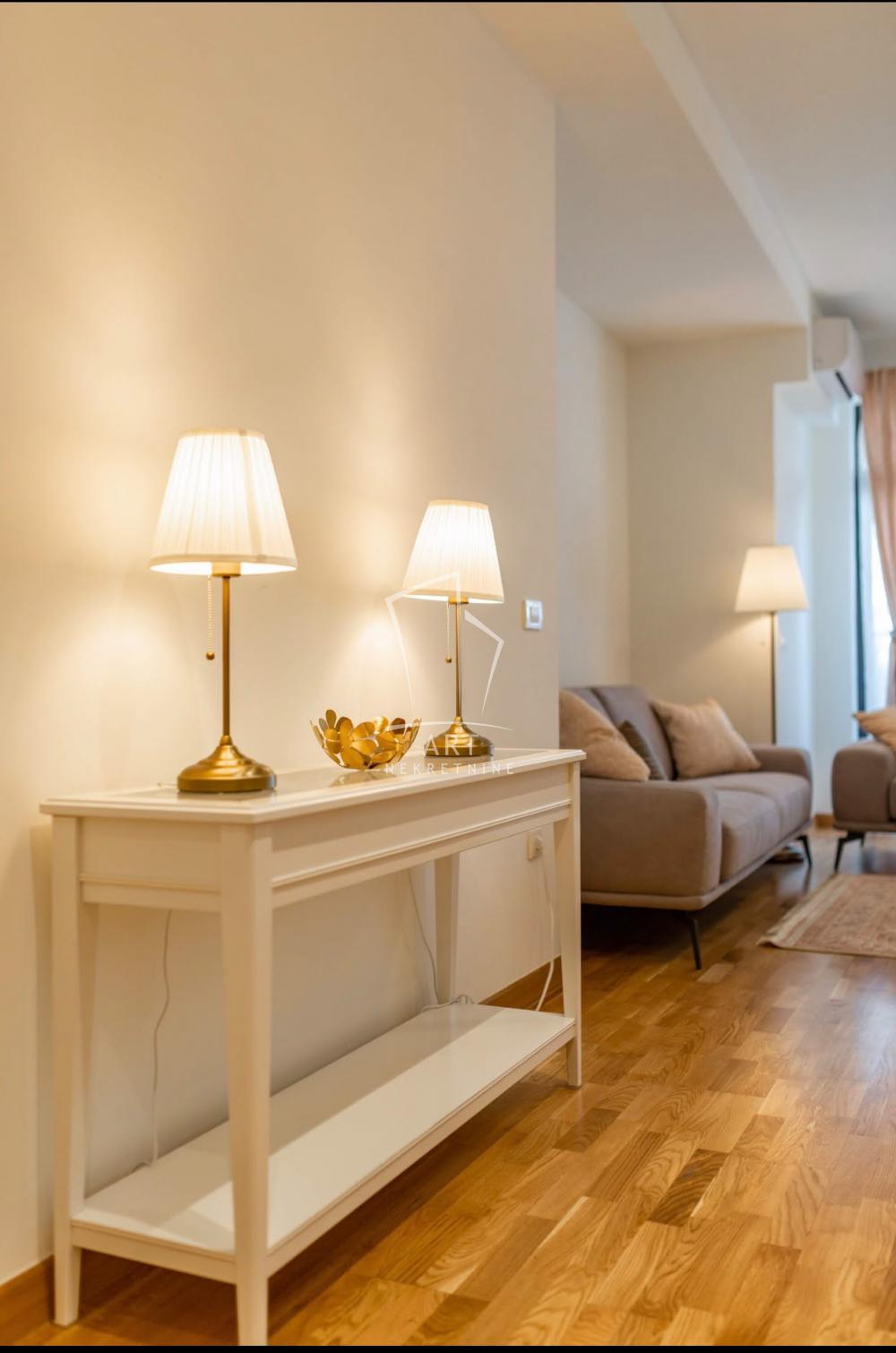 Slika 9 - Bulevar Vudroa Vilsona, Trosoban stan za izdavanje, 80m2, 1.500€