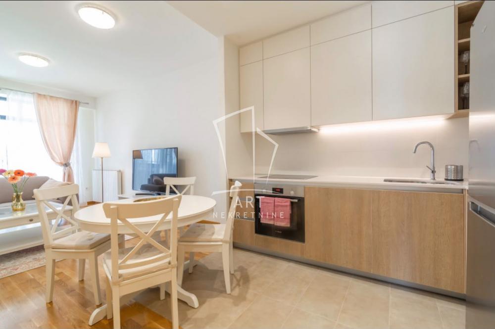 Slika 6 - Bulevar Vudroa Vilsona, Trosoban stan za izdavanje, 80m2, 1.500€