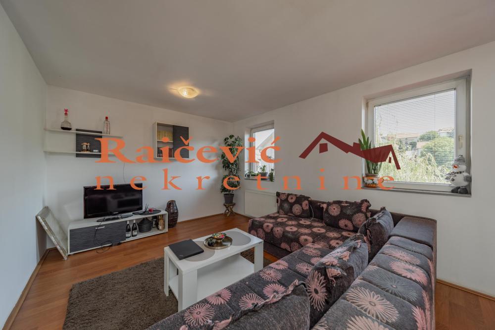 Slika 1 - Aleksandra Vojinovica,  Kuća na prodaju, 260m2, 191.000€