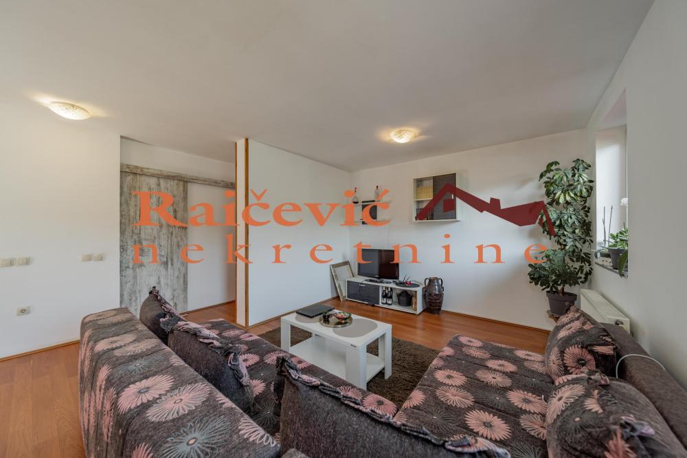 Slika 2 - Aleksandra Vojinovica,  Kuća na prodaju, 260m2, 191.000€