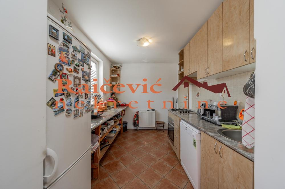 Slika 4 - Aleksandra Vojinovica,  Kuća na prodaju, 260m2, 191.000€