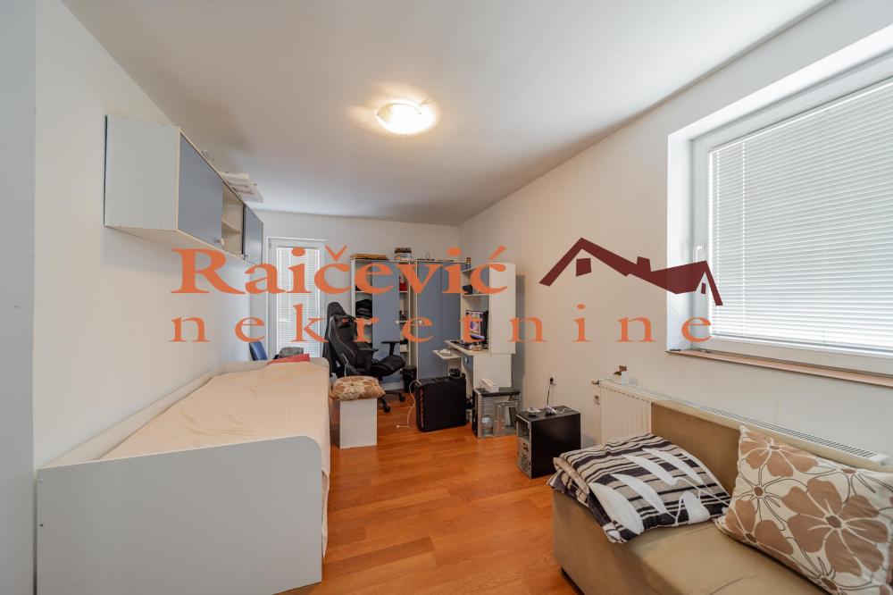 Slika 5 - Aleksandra Vojinovica,  Kuća na prodaju, 260m2, 191.000€