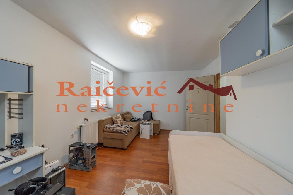 Slika 6 - Aleksandra Vojinovica,  Kuća na prodaju, 260m2, 191.000€