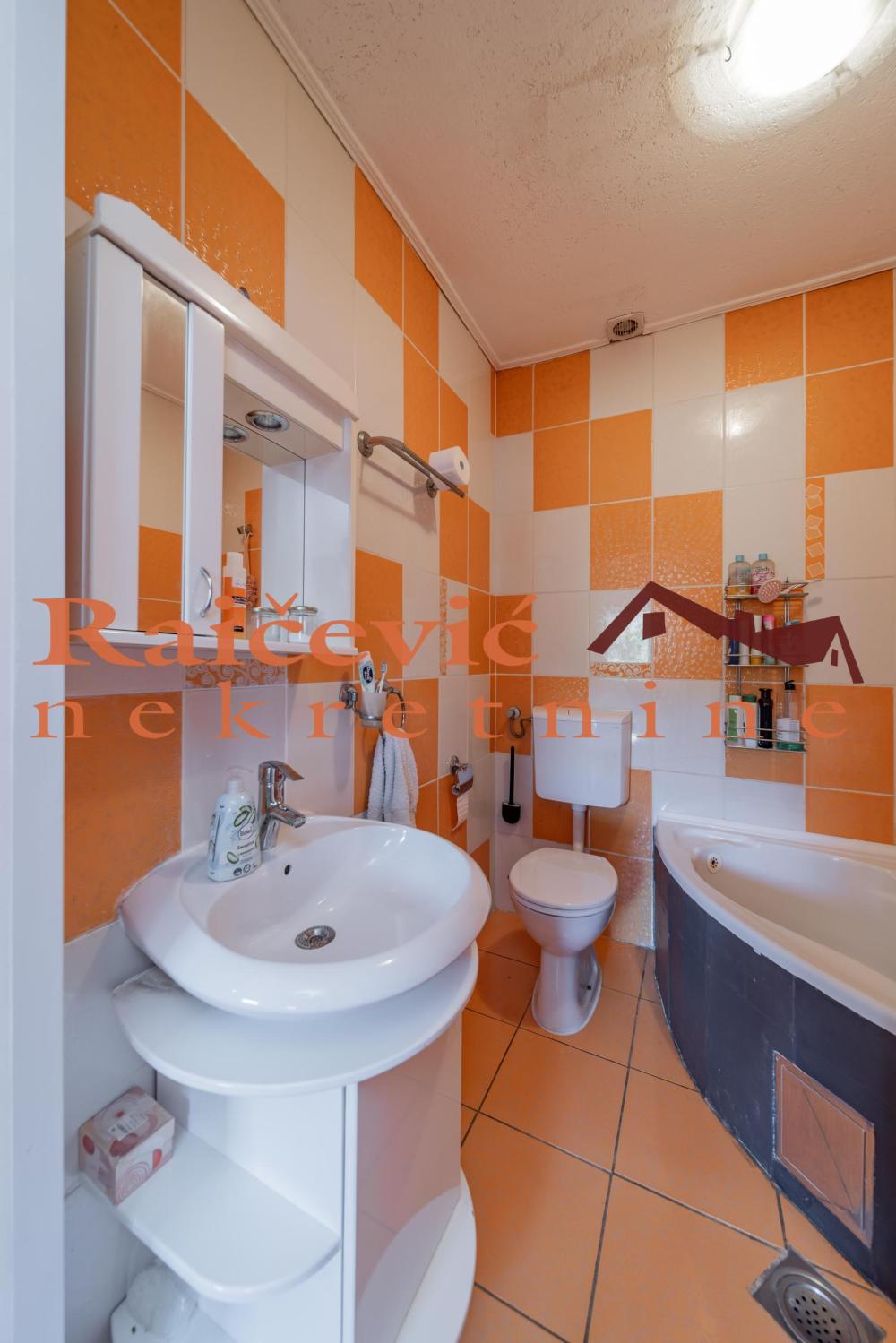 Slika 7 - Aleksandra Vojinovica,  Kuća na prodaju, 260m2, 191.000€