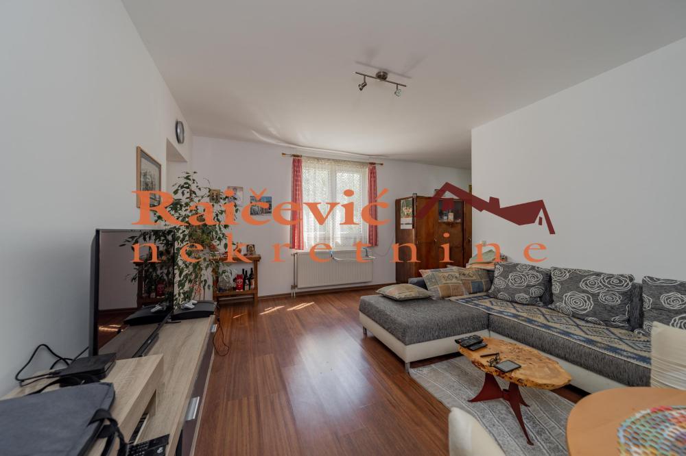 Slika 9 - Aleksandra Vojinovica,  Kuća na prodaju, 260m2, 191.000€