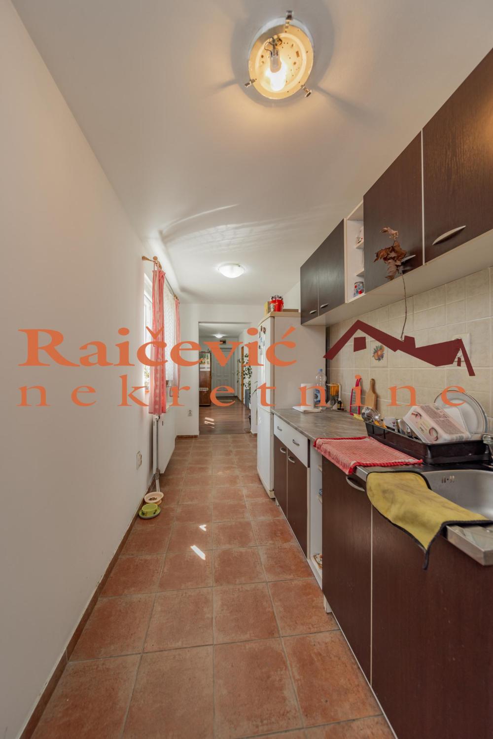 Slika 11 - Aleksandra Vojinovica,  Kuća na prodaju, 260m2, 191.000€