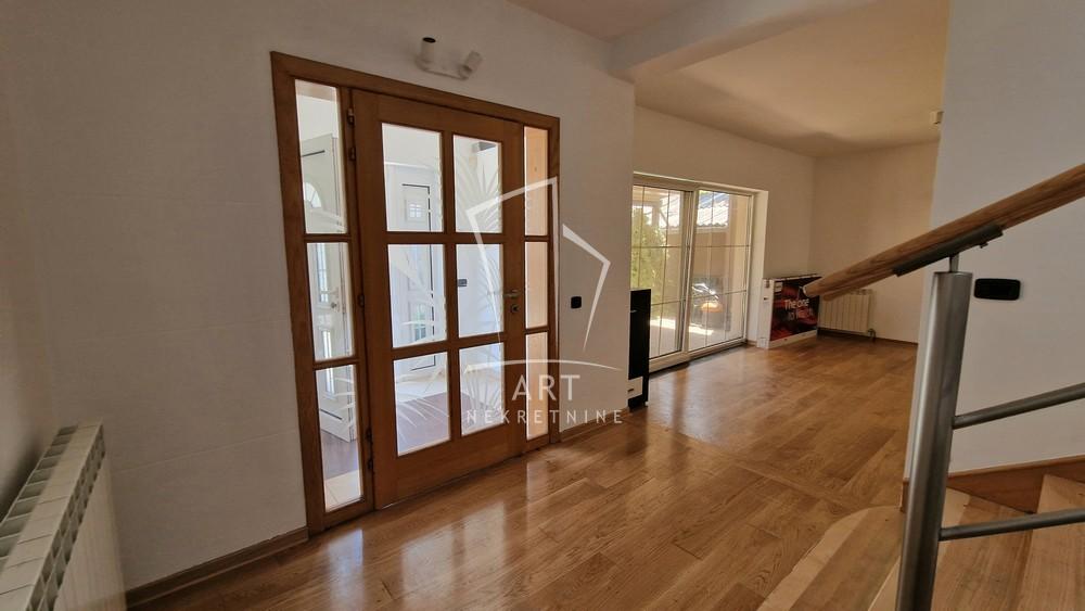Slika 5 - Geteova,  Kuća za izdavanje, 227m2, 2.200€