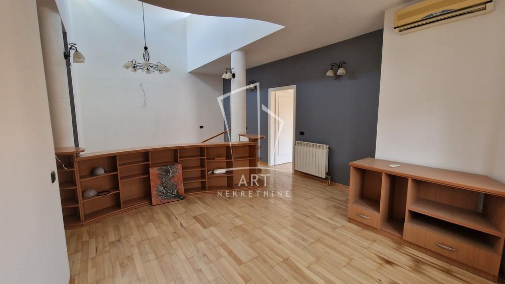 Slika 9 - Geteova,  Kuća za izdavanje, 227m2, 2.200€