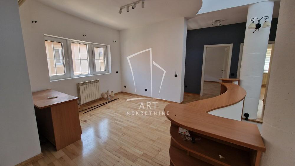 Slika 10 - Geteova,  Kuća za izdavanje, 227m2, 2.200€