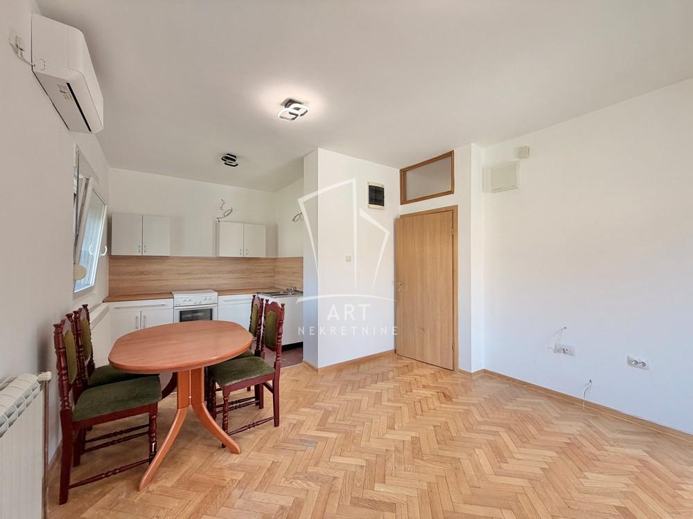 Slika 3 - Železnička, Kuća za izdavanje, 50m2, 500€