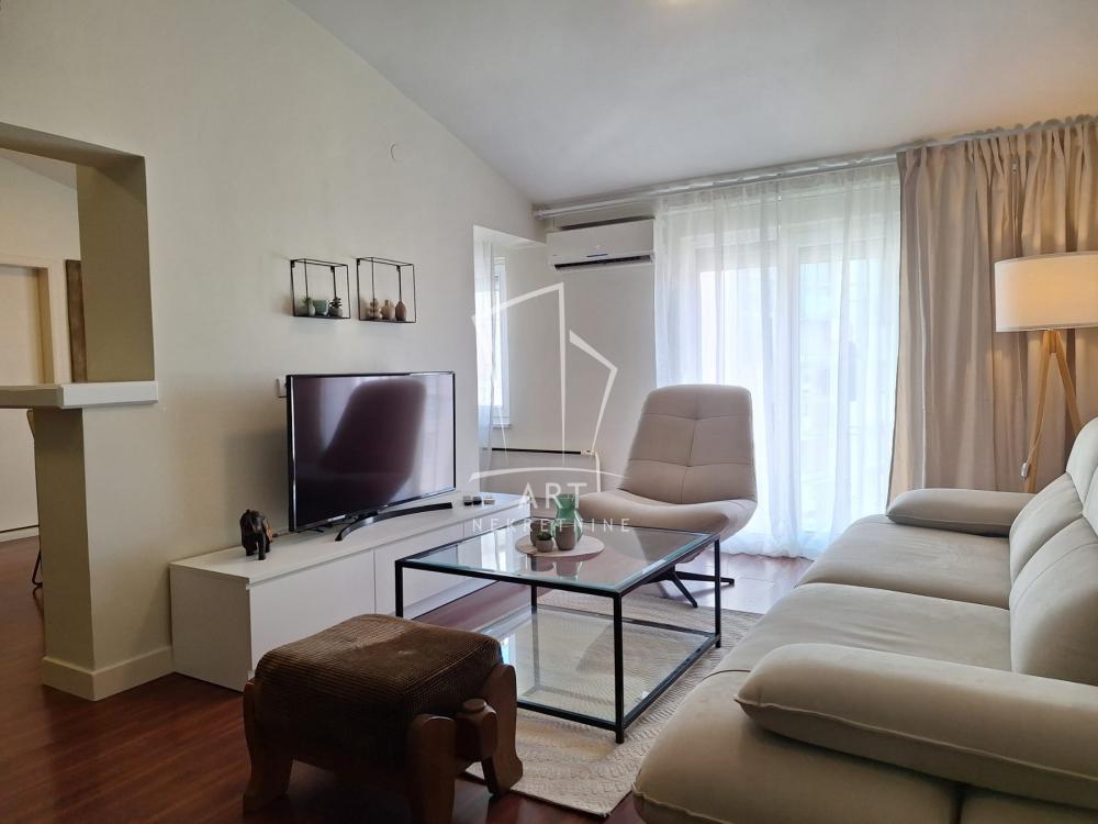 Slika 1 - Obilićev Venac, Trosoban stan za izdavanje, 84m2, 1.500€