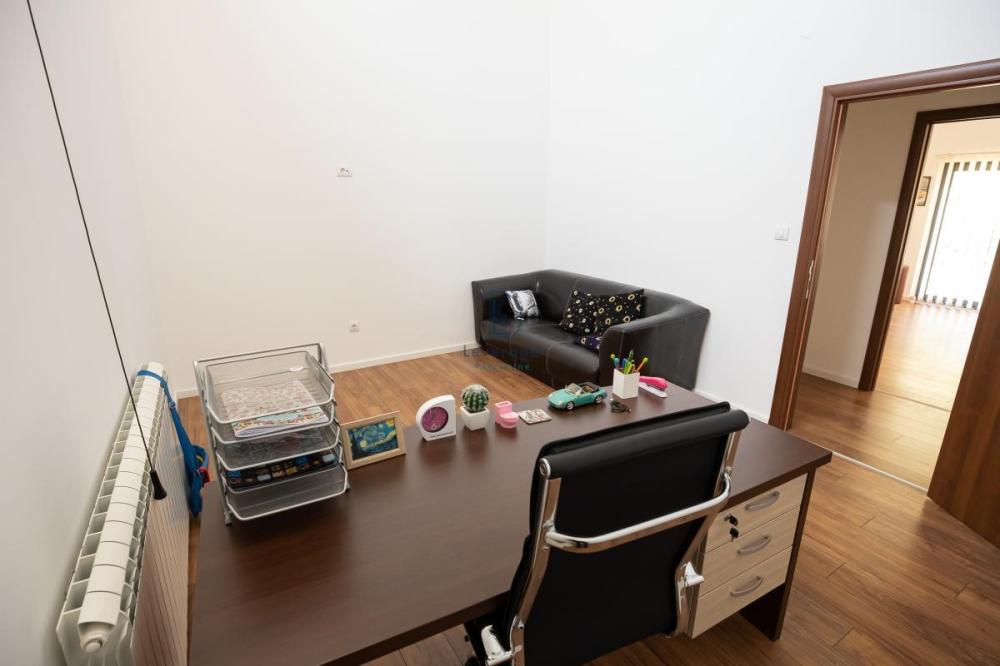 Slika 6 - Bulevar JNA,  Lokal za izdavanje, 600m2, 3.500€
