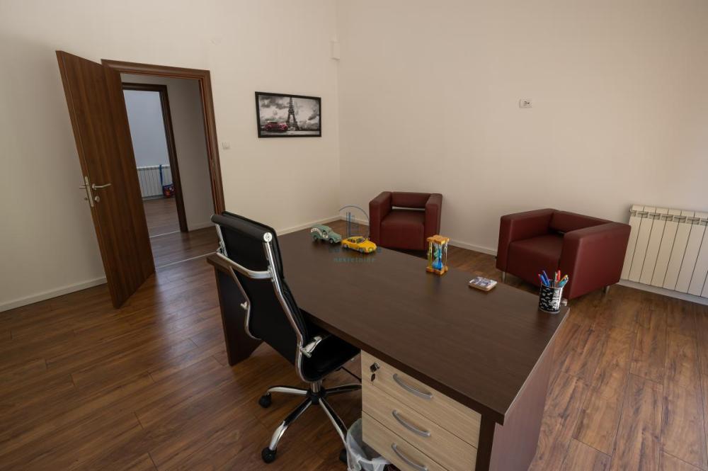 Slika 5 - Bulevar JNA,  Lokal za izdavanje, 600m2, 3.500€